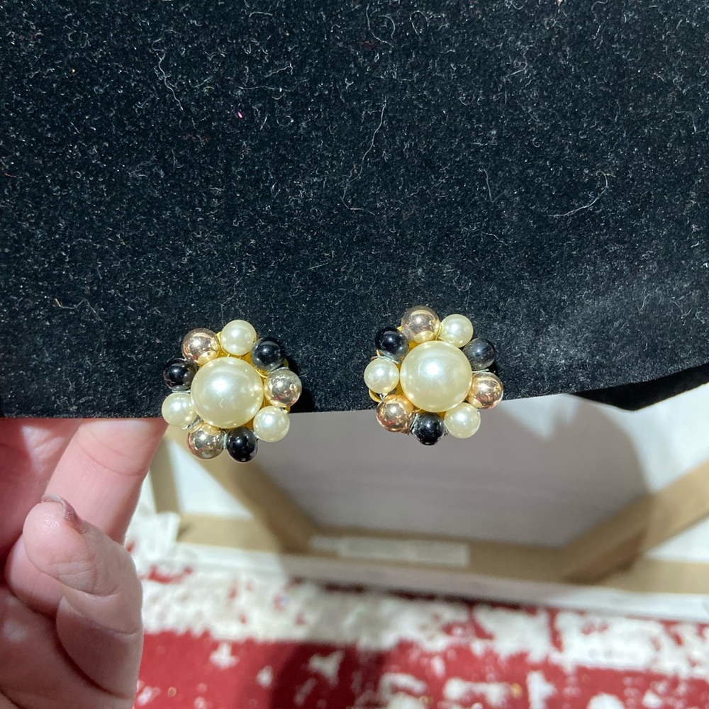 Vintage Gold Tone Faux Pearl Multi Bead Cluster Clip On Earrings